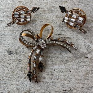 Vintage 1940s 12k GF Rhinestone Ribbon Work Brooch And Earrings